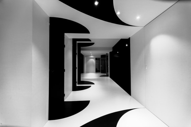 Conseilsdeco-architectes-architecture-interieur-Stephane-Malka-Nouvelle-Heloise-AgoraTic-formations-digitales-bureaux-reunions-futuriste-monochrome-05