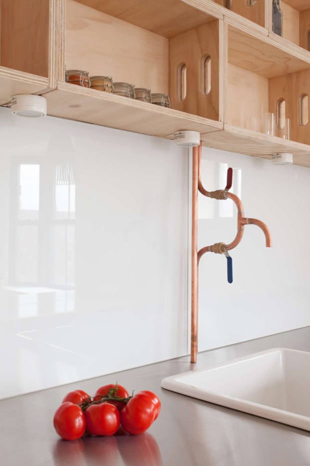 Conseilsdeco-Cobbel-Hill-CoAdaptive-Architecture-renovation-appartement-Brooklyn-New-York-brique-interieurs-cuisine-bowling-architectes-plomberie-cuivre-salle-bains-Peter-Dresse-04