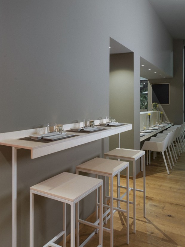 Conseilsdeco-marches-Pescara-Italie-studio-zero85-amenagement-interieur-Casamaki-sushi-bar-Tokyo-architectes-verticalite-nature-06