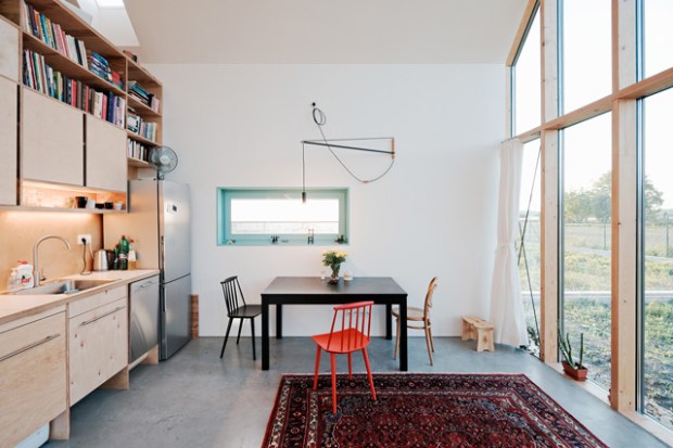 conseilsdeco-slovaquie-architectes-interieur-studio-jrkvc-85m2-budget-abordable-baie-vitree-maison-contreplaque-04