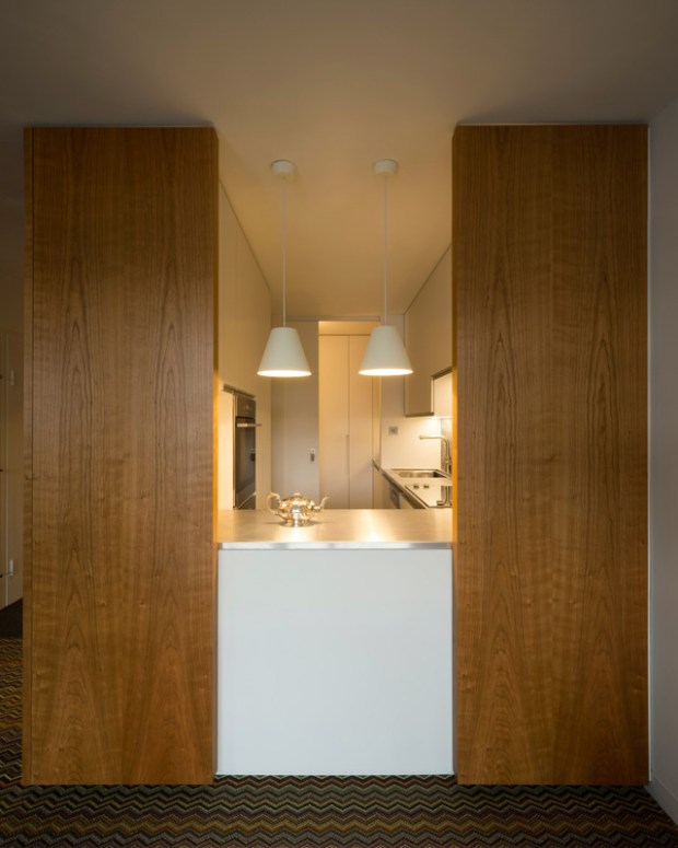 conseilsdeco-renovation-studio-architecture-interieur-azman-architects-londres-bois-cerisier-tapis-mobilier-style-appartement-visite-conseils-deco-04