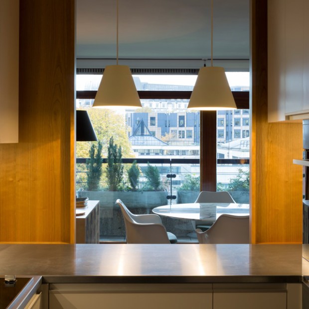 conseilsdeco-renovation-studio-architecture-interieur-azman-architects-londres-bois-cerisier-tapis-mobilier-style-appartement-visite-conseils-deco-05