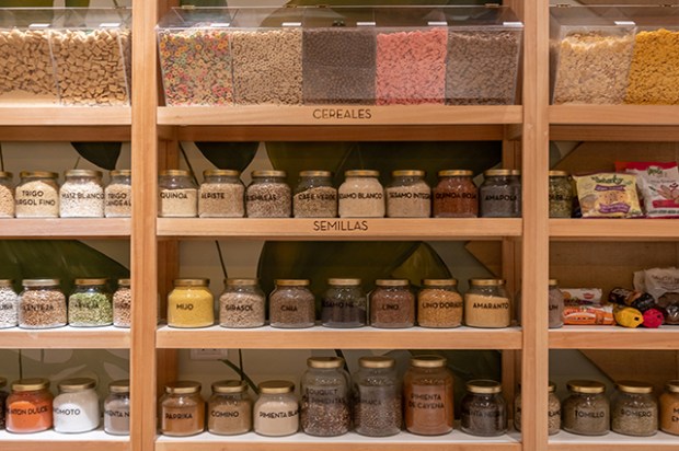 Conseilsdeco-deco-decoration-conseil-architecture-interieur-nature-Como-epicerie-bio-Estudio-Montevideo-materiaux-naturels-bibliotheque-boutique-07