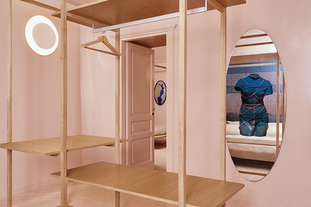 Conseilsdeco-deco-decoration-conseil-architecture-interieur-Comment-decorer-appartement-Airbnb-maison-artistes-Lorenzo-Vitturi-Eligo-Studio-location-Italie-volumes-monochromes-03